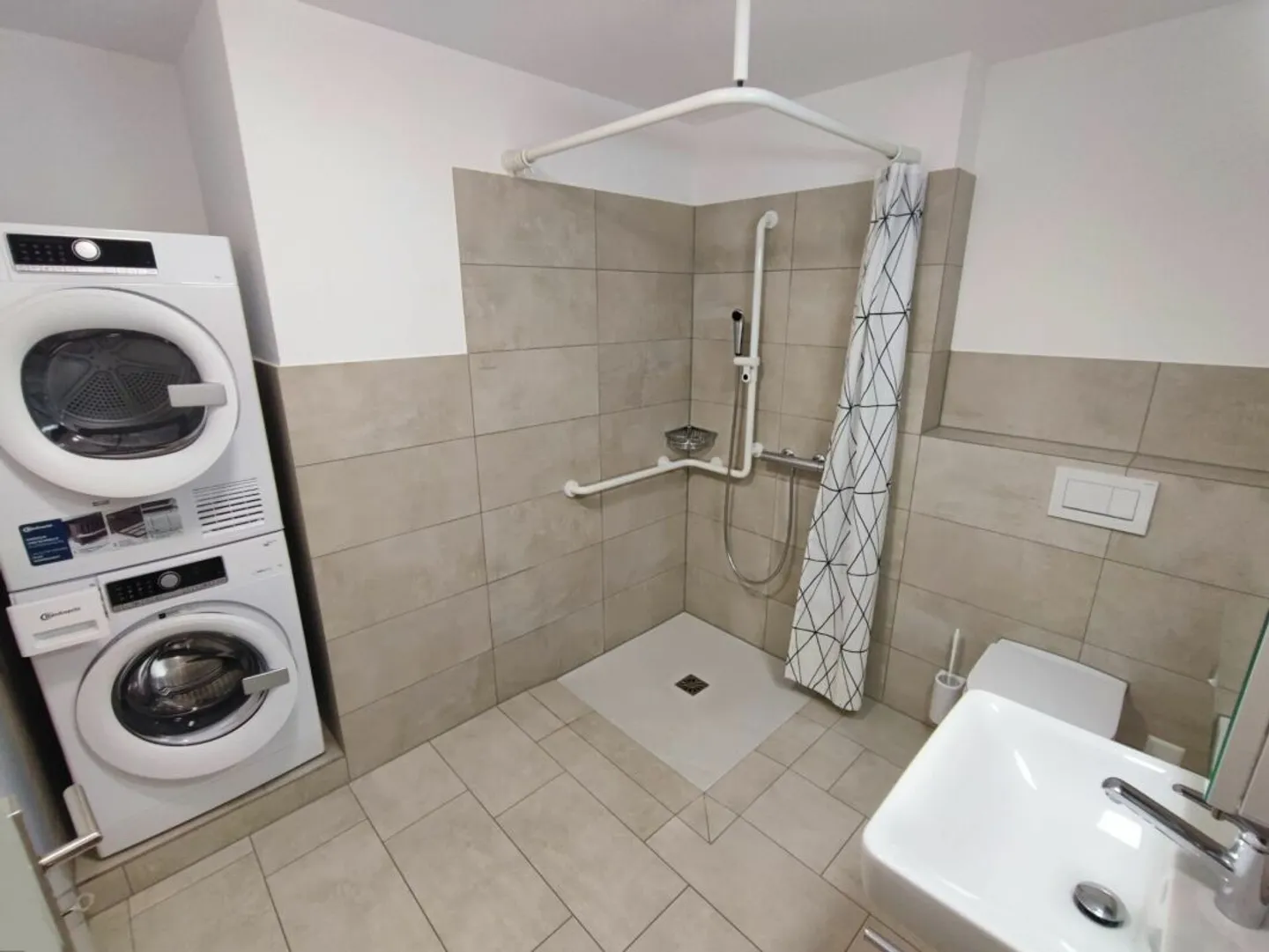 Age-appropriate living in House Allegra - Photo 3 of 7