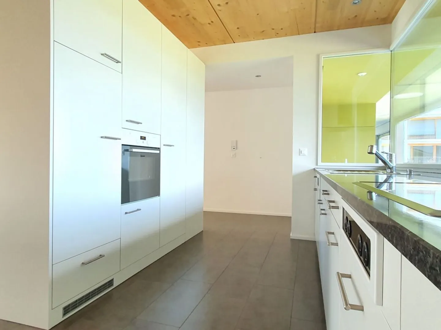 Moderno appartamento di 2,5 stanze con bel balcone in un alloggio assistito - Foto 2 di 9