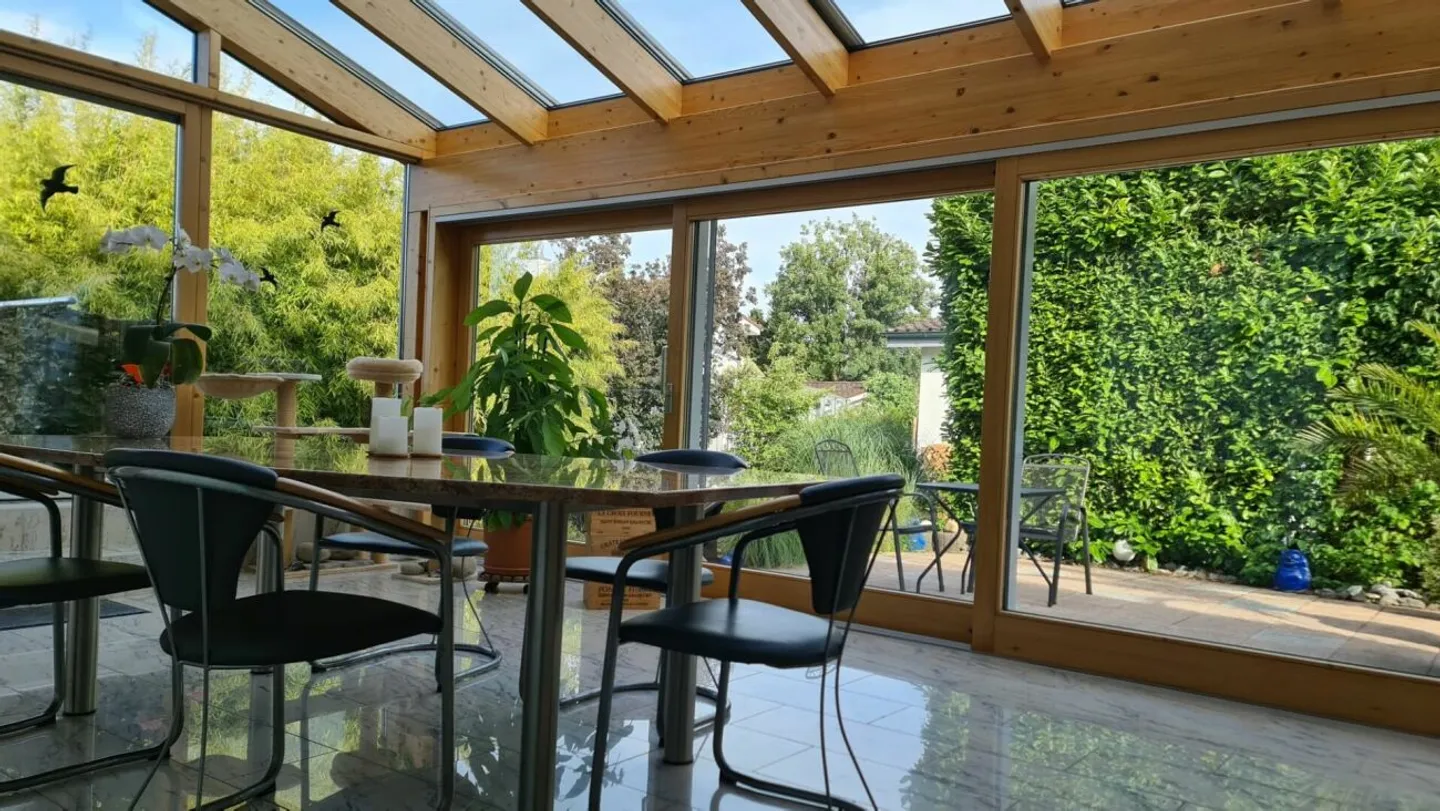 Charmante maison individuelle de 6 pièces avec magnifique véranda et un appartement supplémentaire de 2 pièces - Photo 7 sur 13