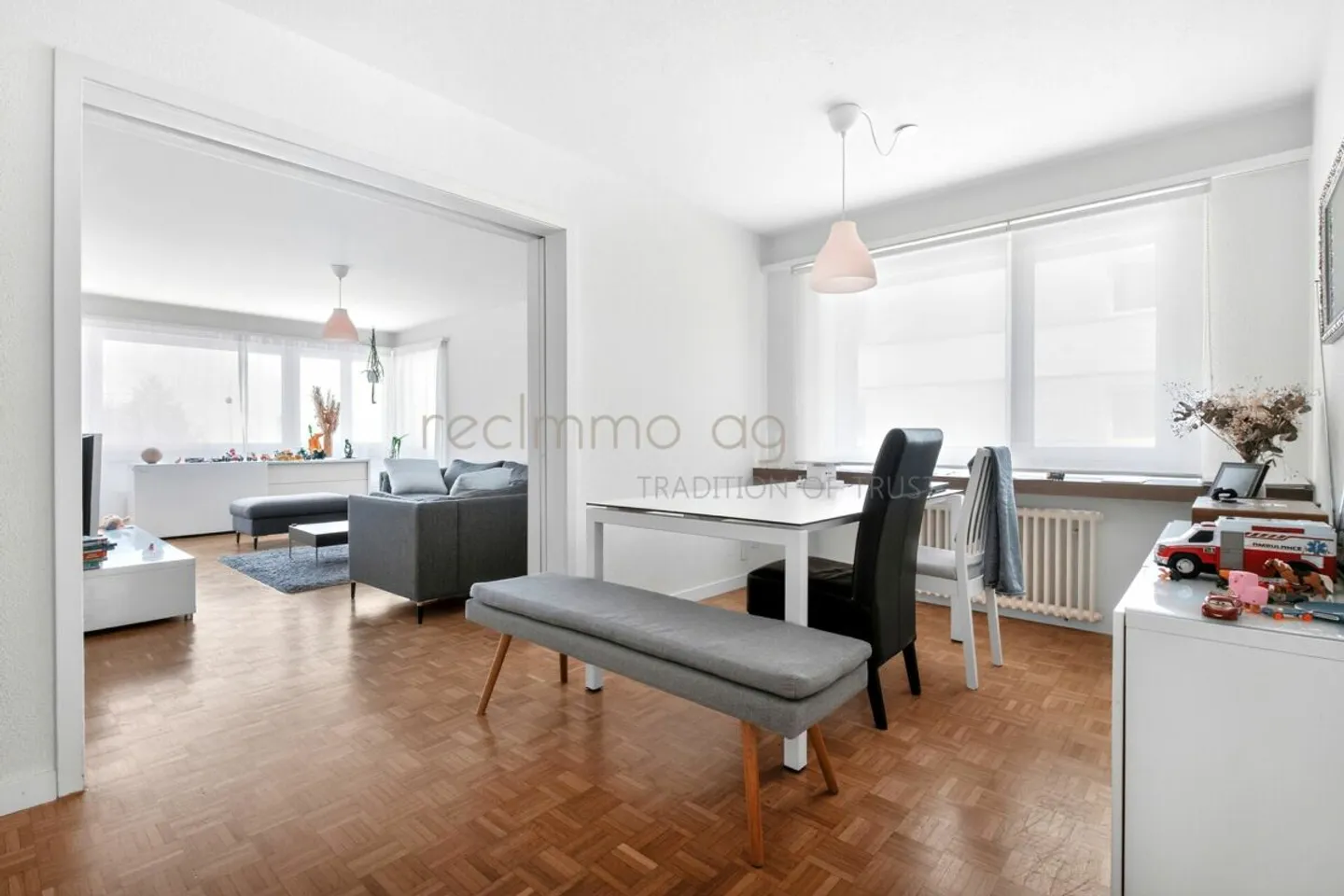 Charmant appartement de 4,5 pièces avec grande terrasse, part de jardin et vue dégagée - Photo 10 sur 12
