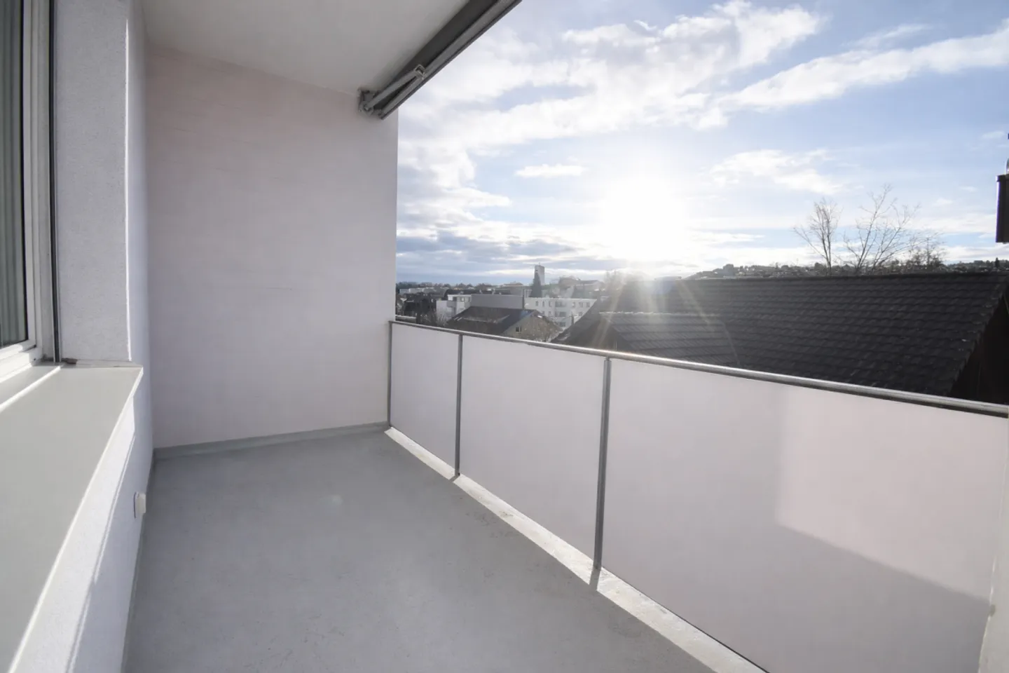 Appartement central de 3,5 pièces avec vue - Photo 2 sur 7