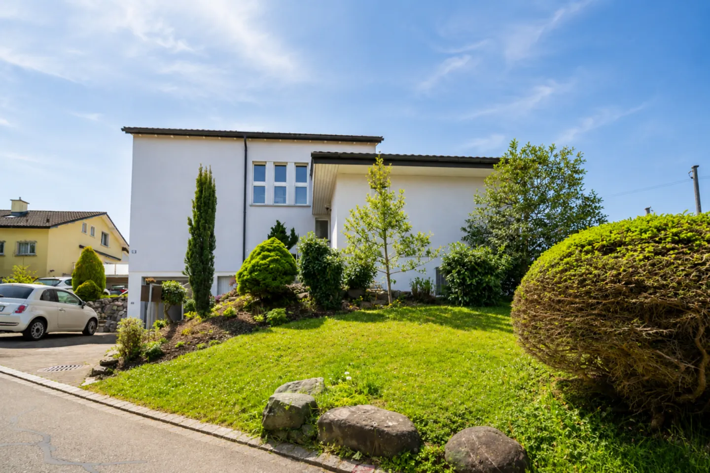 Charmante maison individuelle de 7 pièces avec jardin, terrasse et potentiel de logement indépendant à Uzwil - Photo 2 sur 13