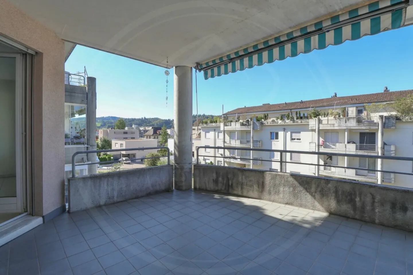 Appartamento di 3½ locali ben tenuto con due balconi al secondo piano - Foto 8 di 12