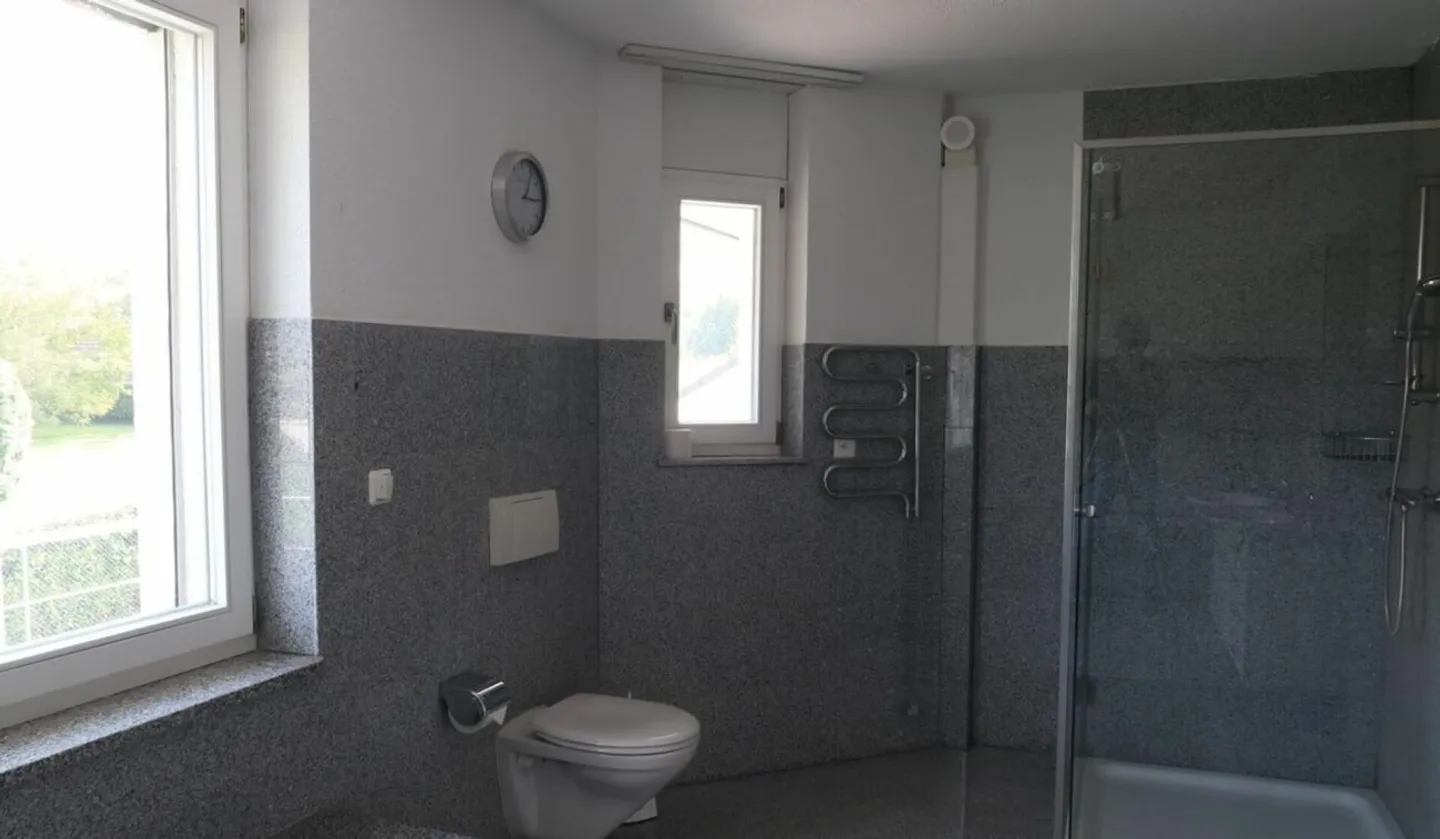 Ampia casa familiare con giardino - Foto 10 di 11