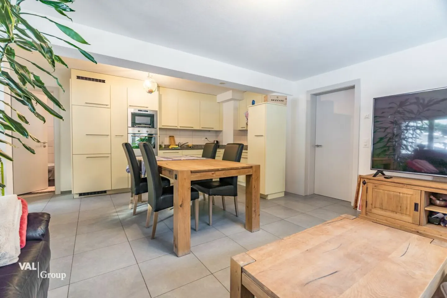 Casa moderna con entusiasmante opportunità di investimento - Foto 2 di 13