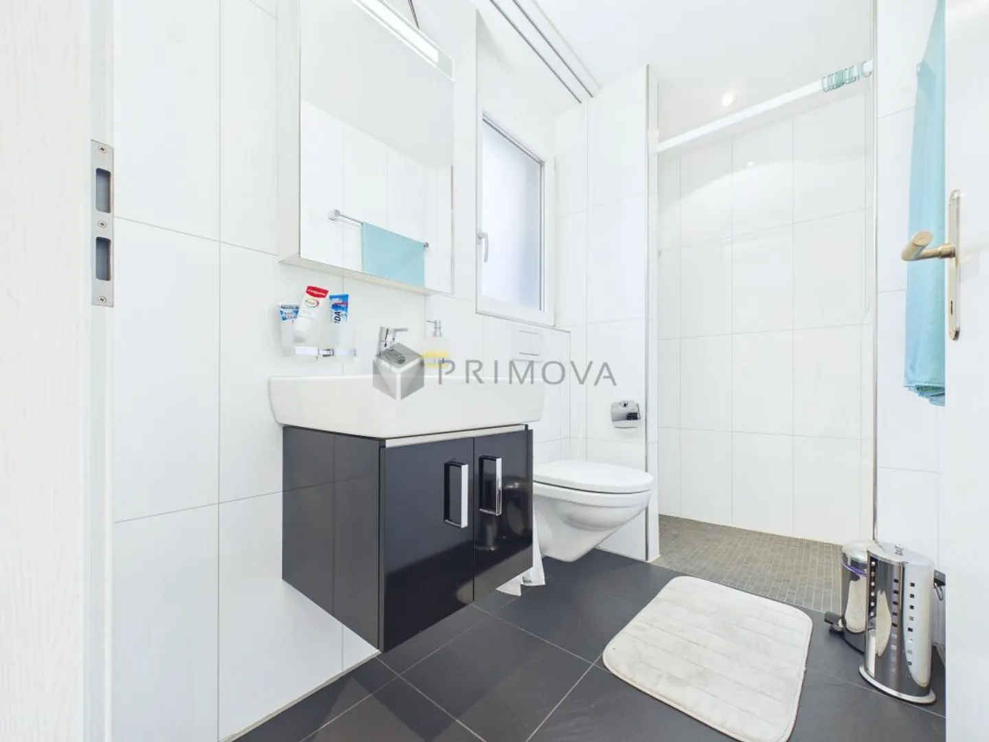 Spacious single-family house with garden, privacy, and high quality of life - Photo 9 of 11