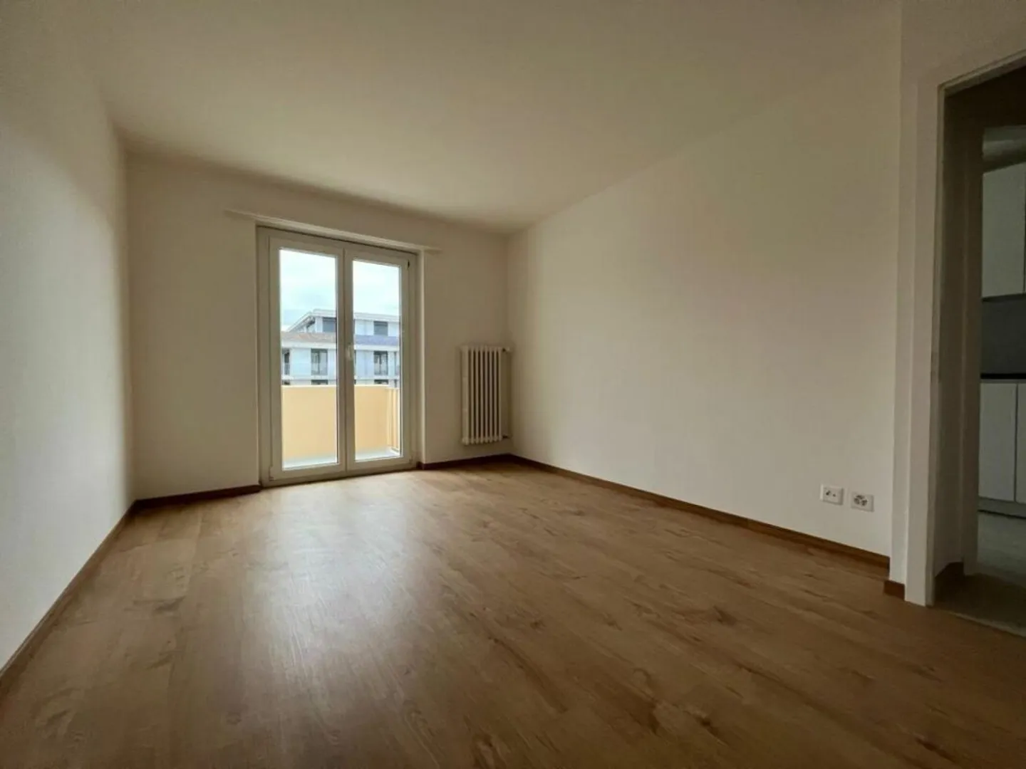 Modern 2-room apartment in a quiet location - available for immediate rent - Photo 8 of 10
