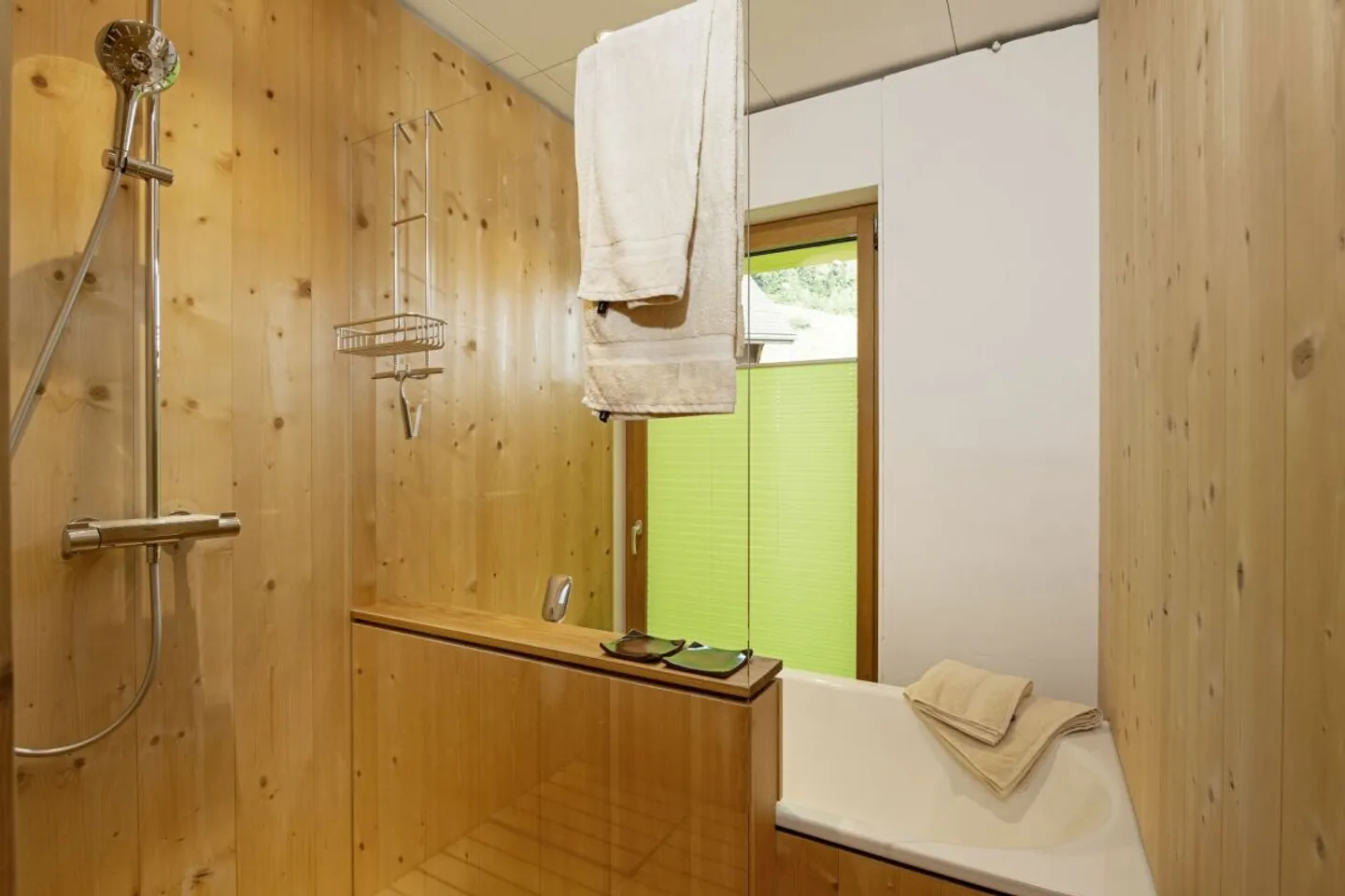 Casa ecologica con molto spazio, carattere e vista - Foto 5 di 13