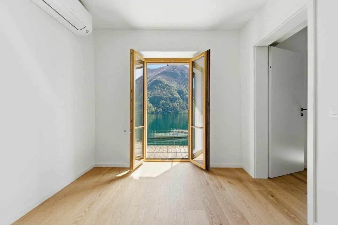 Appartement unique au bord du lac - Photo 1 sur 13