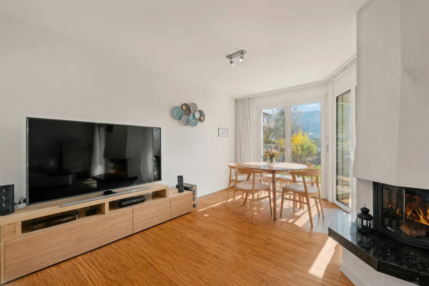 Spacieuse maison individuelle de 6,5 pièces avec piscine &amp; jardin d'hiver - Photo 7 sur 13