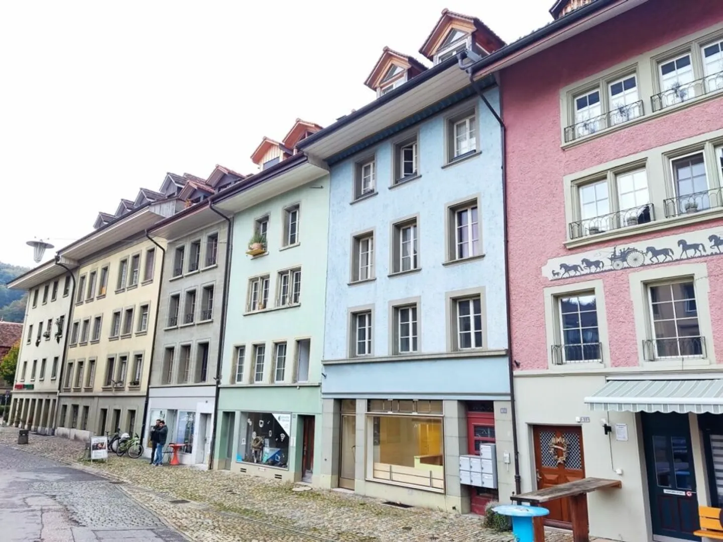 Ampio appartamento di 4,5 stanze nella città vecchia con balcone - Foto 3 di 11