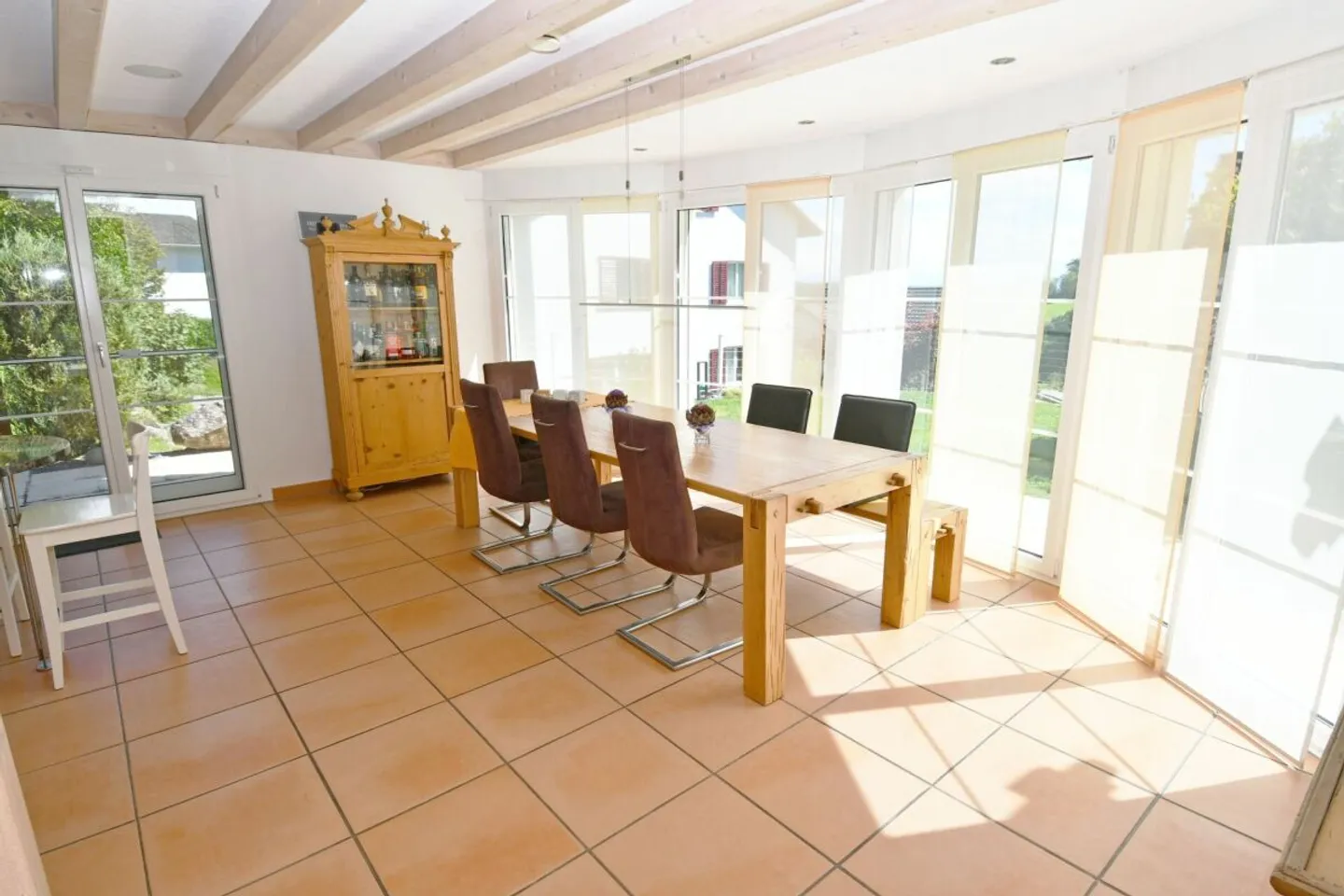 Well-maintained 5.5-room single-family house with beautiful garden - Photo 4 of 13