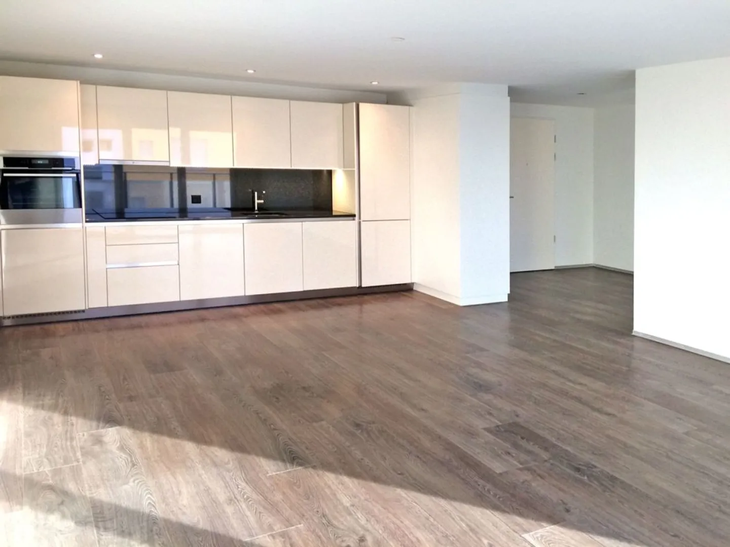 Moderne Wohnung mit grosser Terrasse - Foto 2 von 7