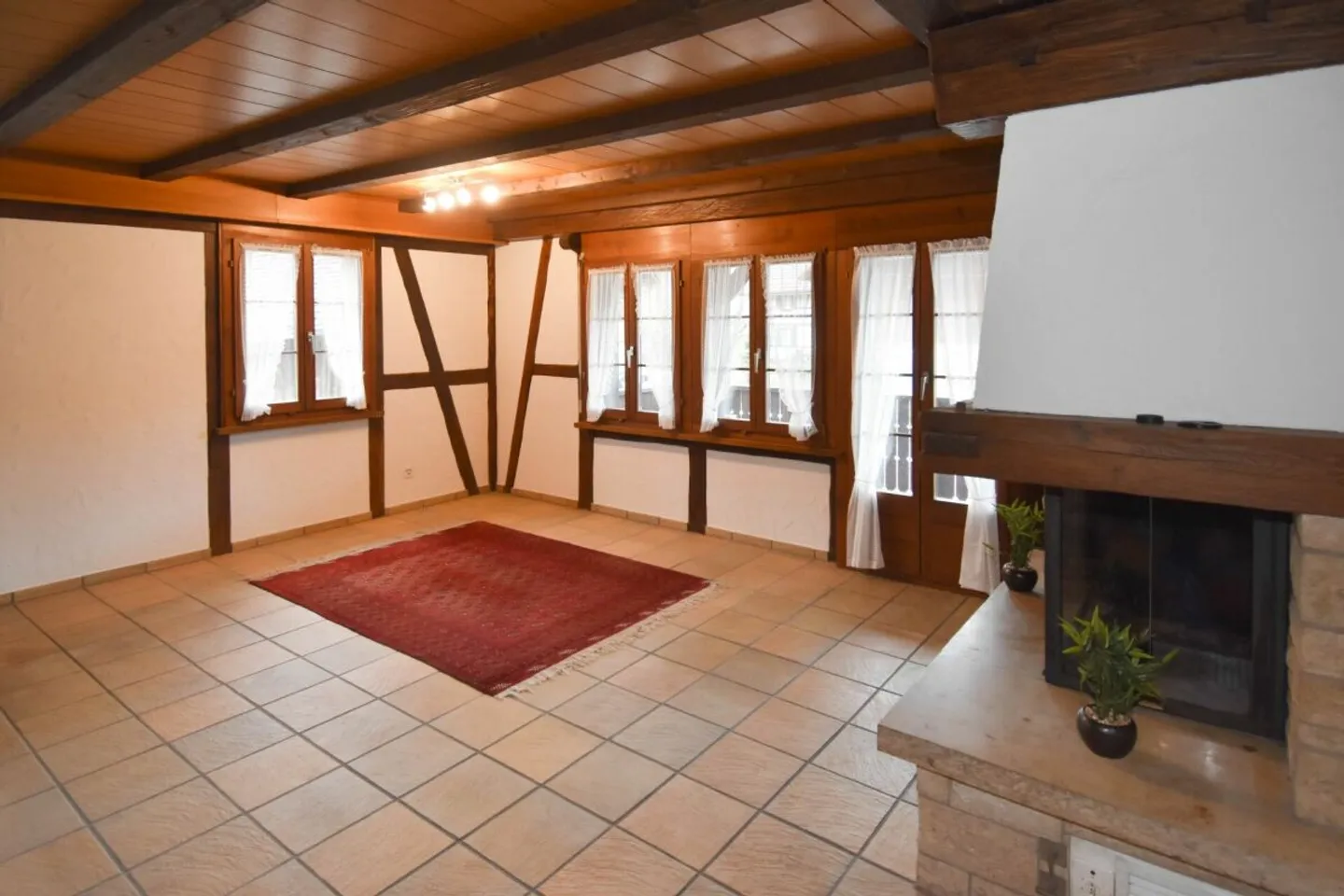 Traditional charm meets cozy living - Photo 3 of 13