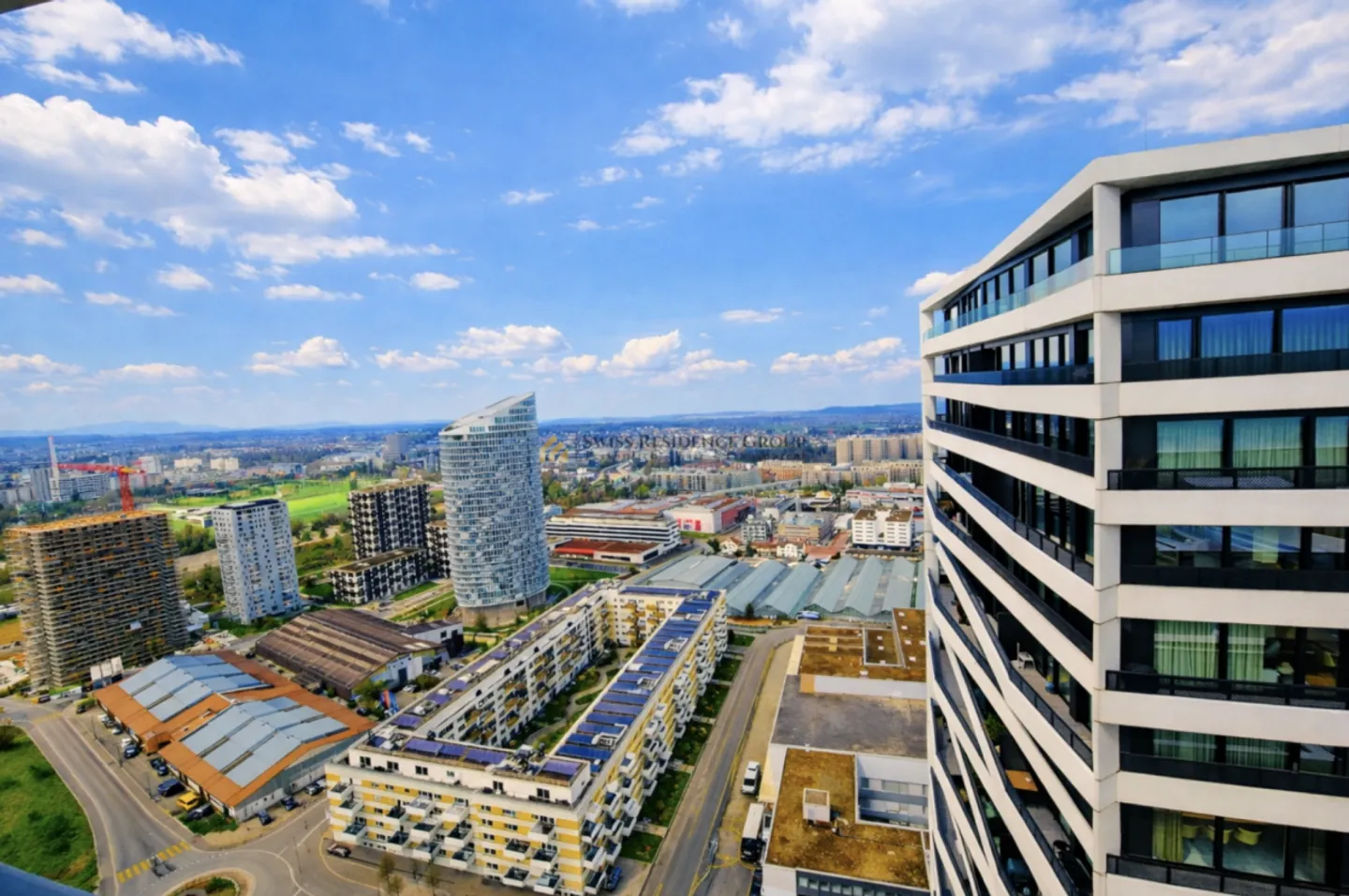 Appartement exclusif de 5,5 pièces au 33ème étage des West Towers Three Point - Photo 2 sur 13