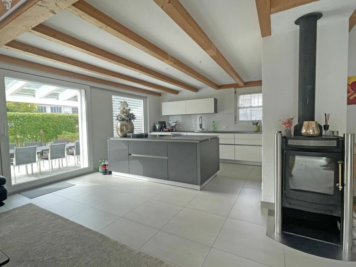 Maison moderne pour deux générations dans un endroit attrayant et adapté aux enfants - Photo 5 sur 13
