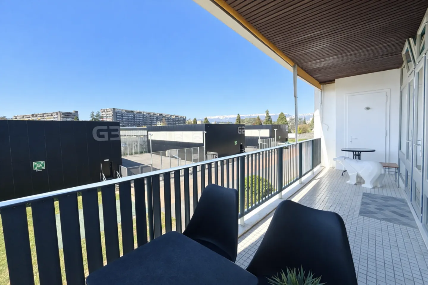 Renovated Apartment with Balcony - Photo 4 of 11