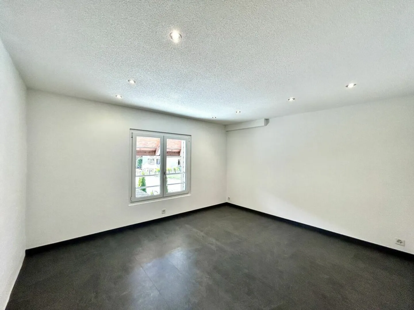 Completely renovated 4.5-room maisonette apartment with mountain view! - Photo 4 of 11