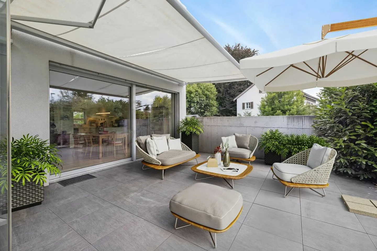 Newly built 4.5-room semi-detached house with winter garden, carport, and parking space in a desirable residential area - Photo 1 of 3