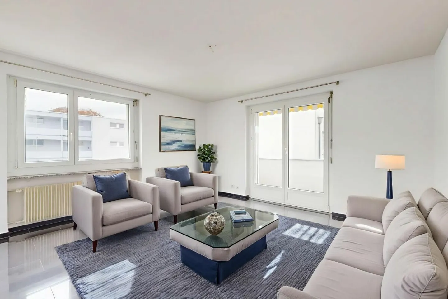 Modern condominium with many amenities - Photo 4 of 13