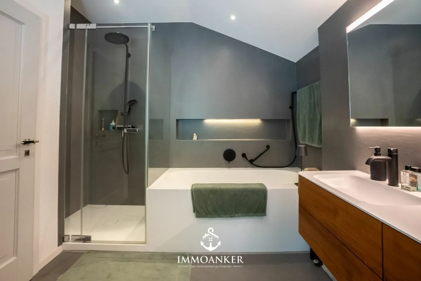 Directly on Lake Thun - Living, Working and Relaxing in an absolute premium location - Photo 11 of 13