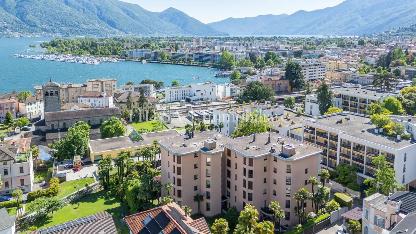 MURALTO - Apartment with lake view near the station and the lakeside - Photo 12 of 12