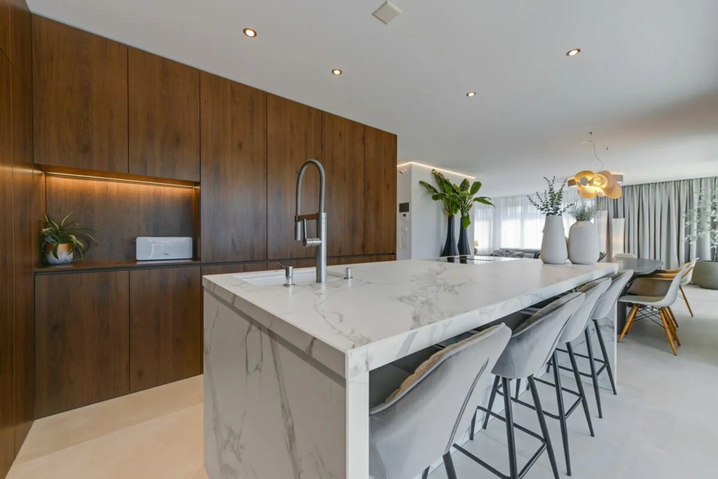 A Home Above Things - Exclusive Penthouse Apartment with Privacy - Photo 7 of 13