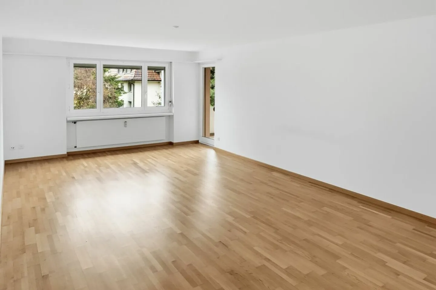 Moderne 4.5-Zimmer-Wohnung mit grossem Balkon nähe Wil - ab sofort frei! - Photo 2 of 13