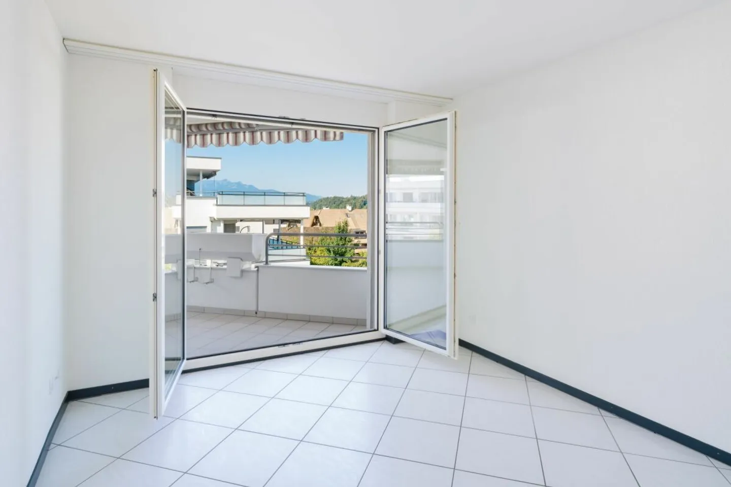 Attractive condominium with balcony and panoramic view into the greenery - Photo 6 of 9