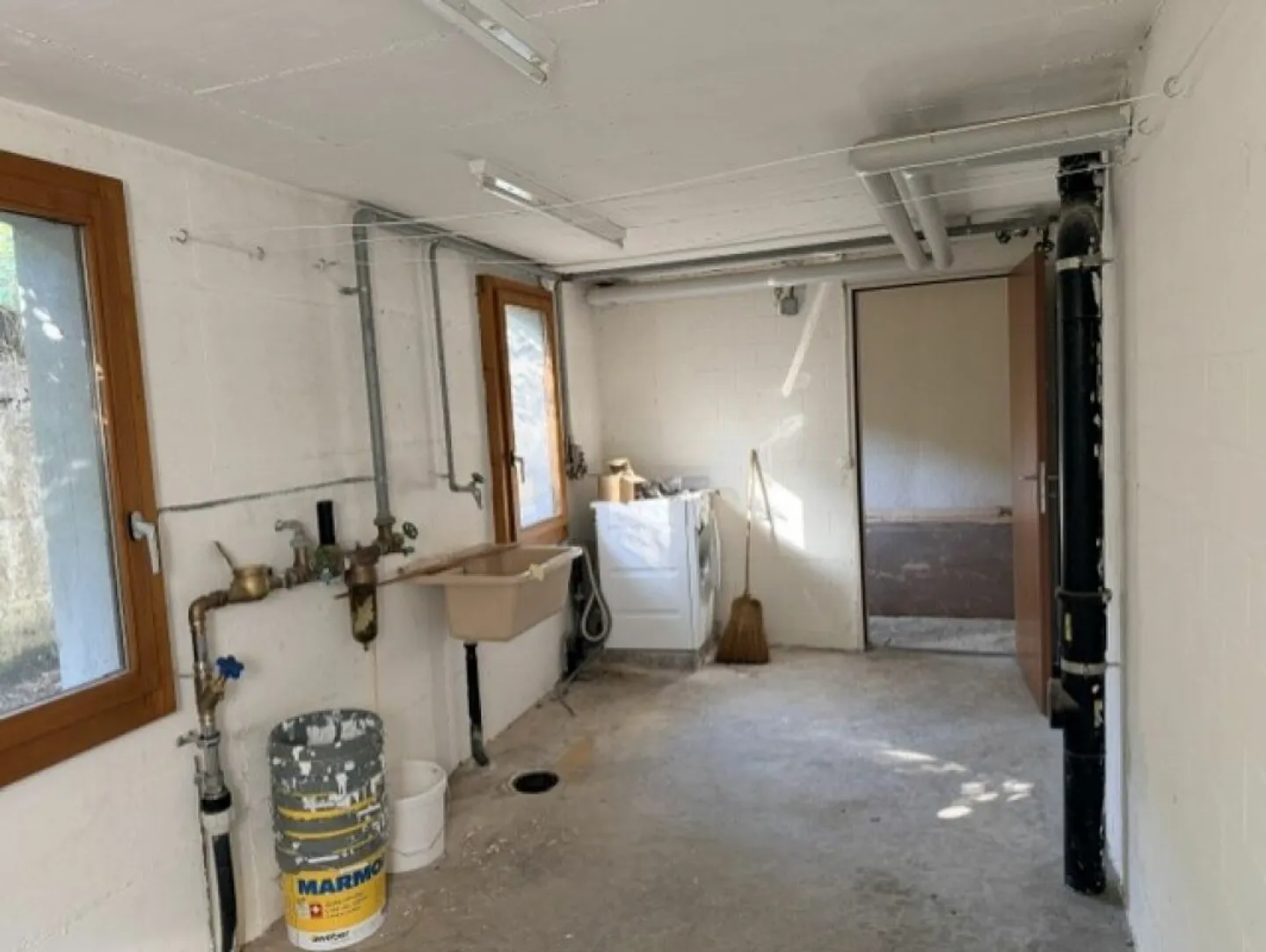 Charming multi-family house with enormous potential and top connectivity! - Photo 4 of 10