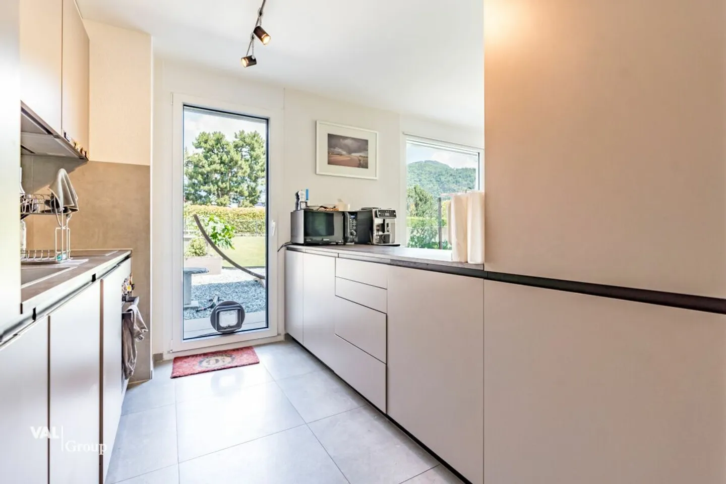 Wunderschönes Duplex mit 4,5 Zimmern, Garten, Terrassen und inkludiertem Tiefgaragenstellplatz - Foto 5 von 13