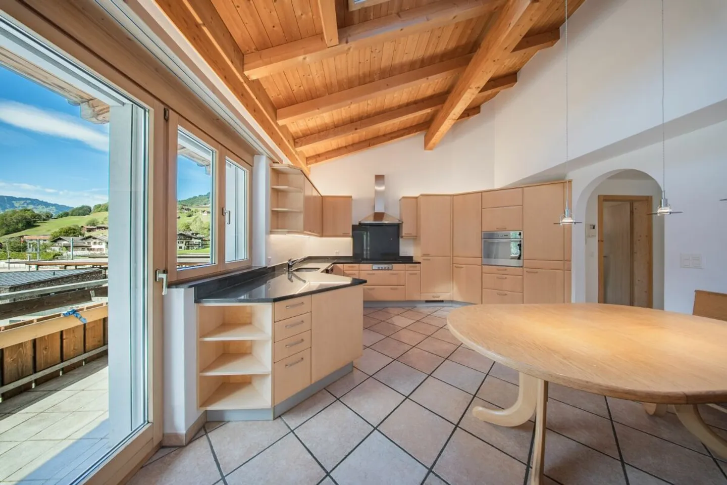 Appartement spacieux avec des équipements de haute qualité et de belles vues - Photo 2 sur 6