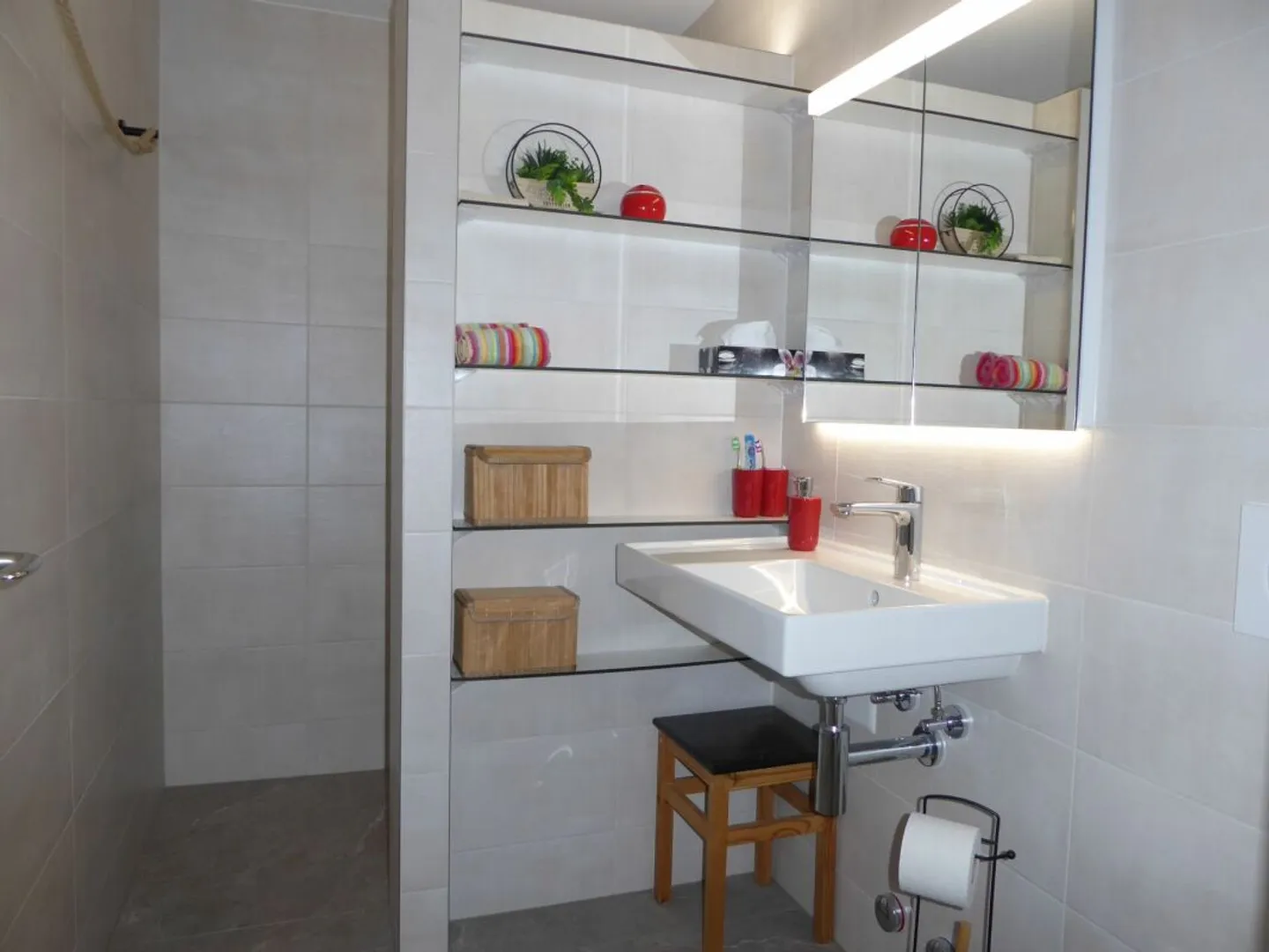 Renovated 2 1/2-room holiday apartment with an underground parking space - Photo 5 of 13