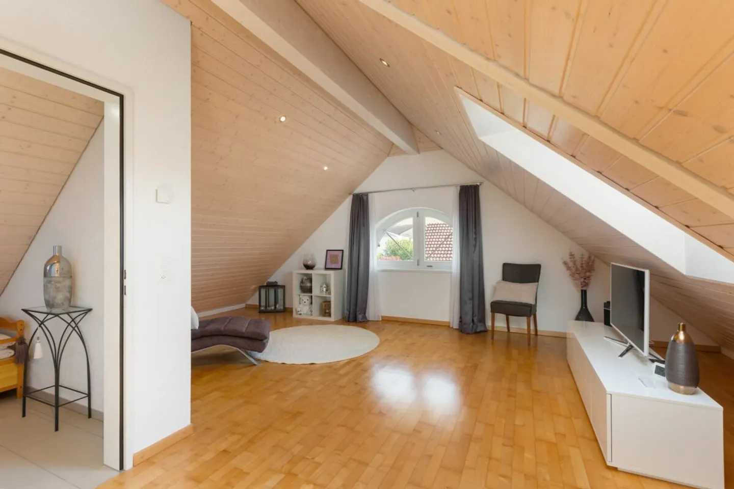 A Home to Feel Good - Well-Maintained House with Garden in a Quiet Location - Photo 10 of 13