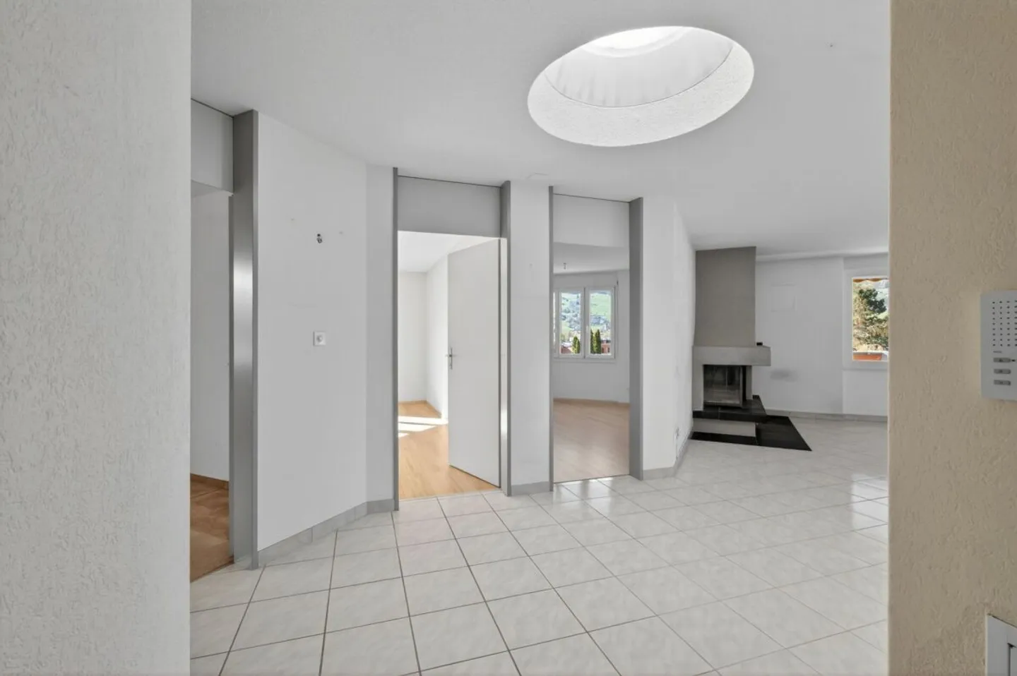 Great potential, bright rooms and two terraces - Photo 3 of 13