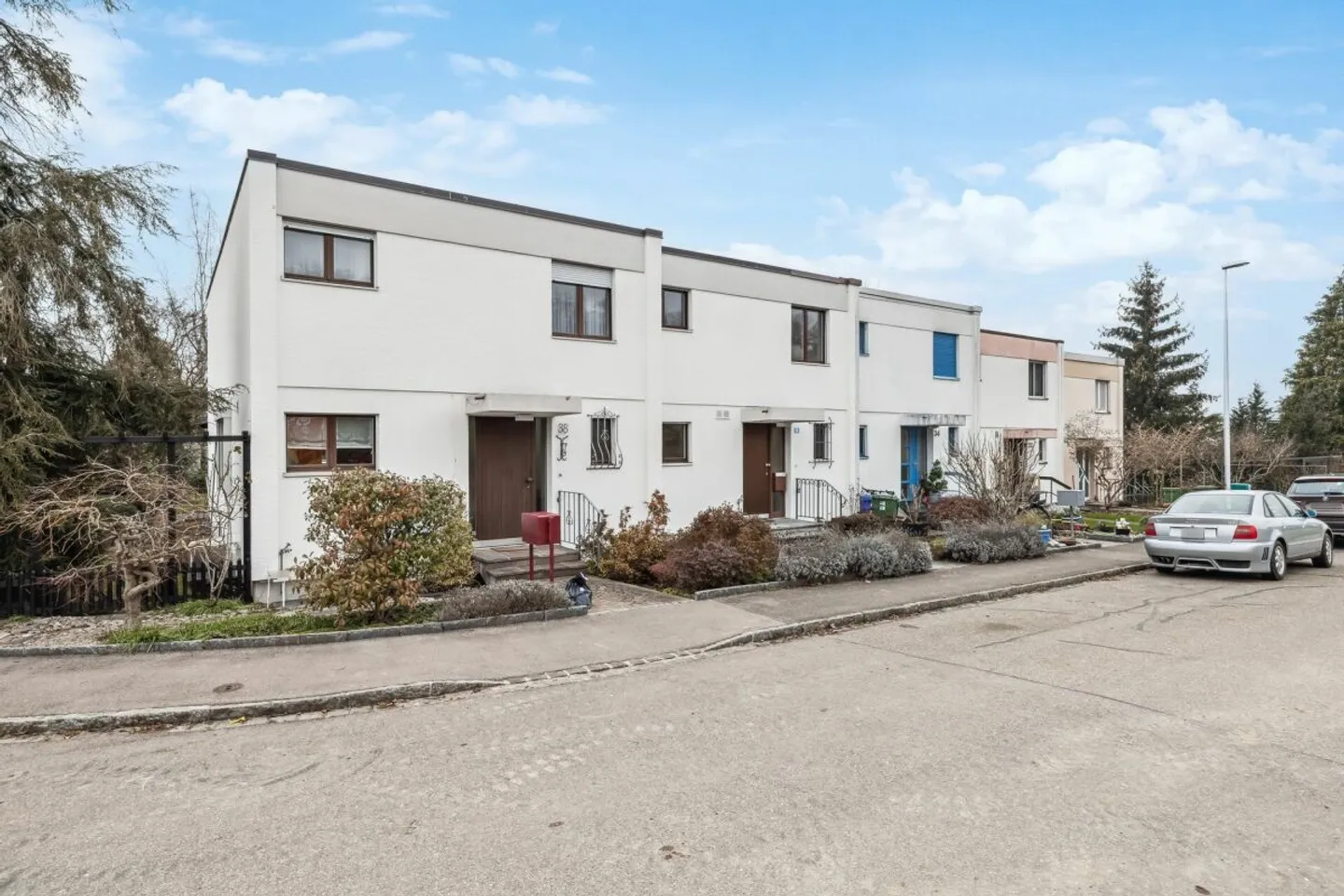 Charmante maison de ville 4 1/2 pièces avec salle de loisirs, jardin potager et garage - Photo 1 sur 13