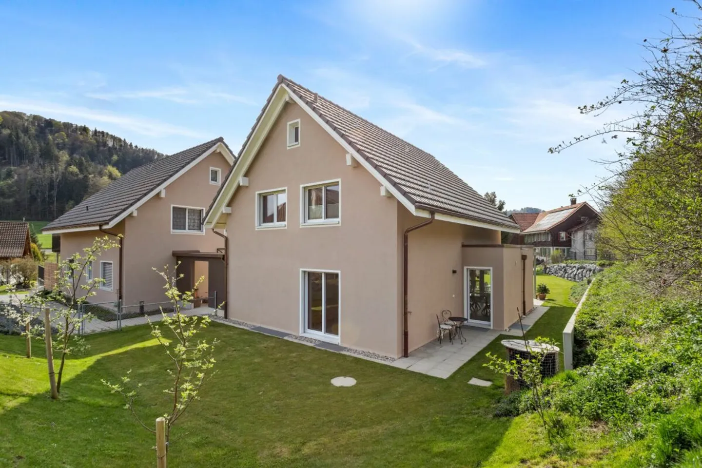 Vie proche de la nature dans une maison individuelle presque neuve - Photo 12 sur 13