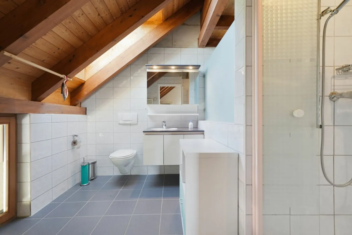 Spacious Semi-Detached Family House with Plenty of Space and Conservatory - Photo 10 of 13