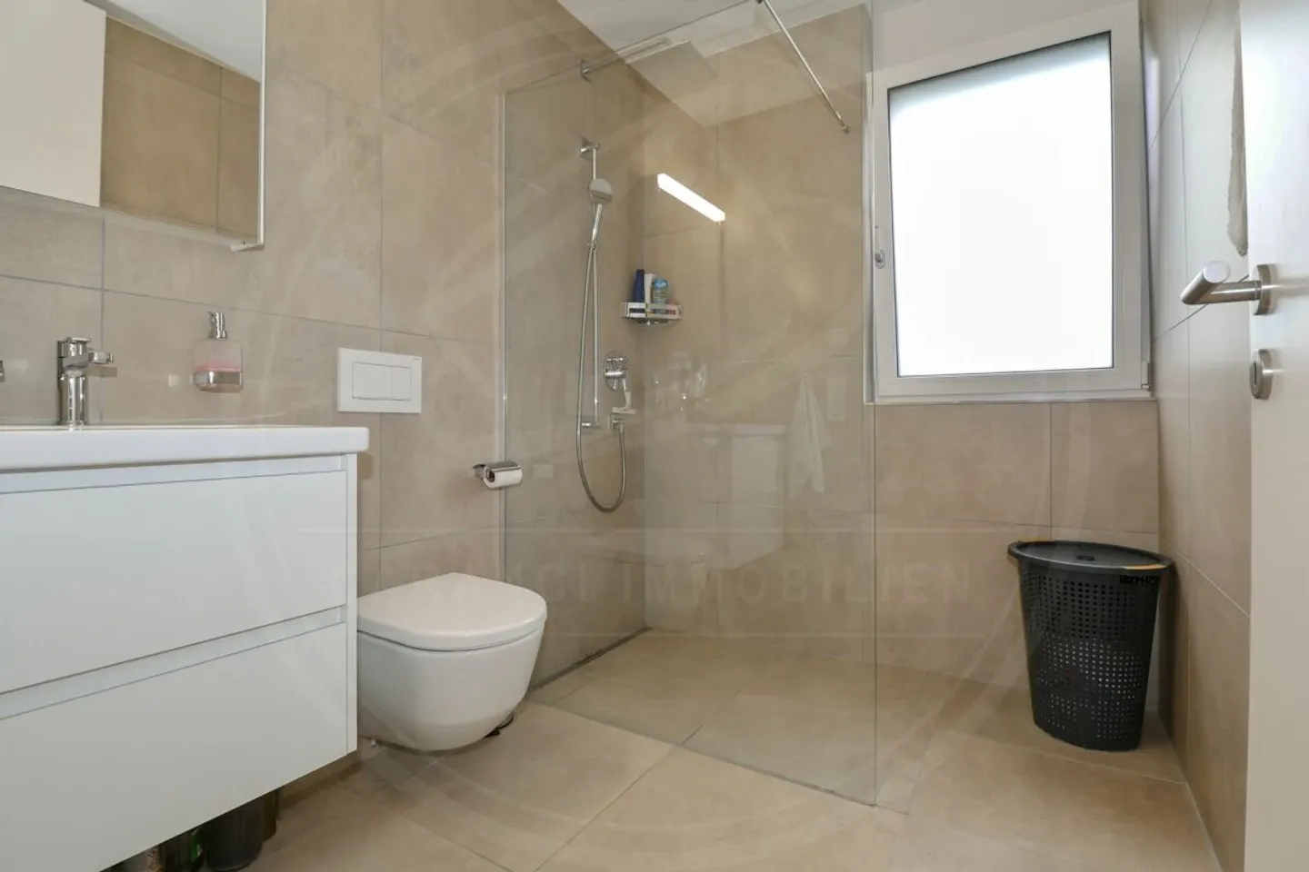 Spacious semi-detached family house with plenty of space for the whole family in Birrhard - Photo 10 of 13