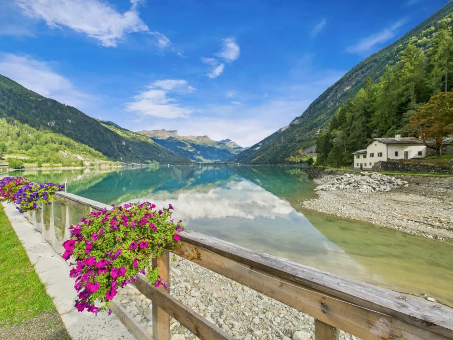 Hotel e Ristorante con appartamenti a Miralago - Foto 4 di 13