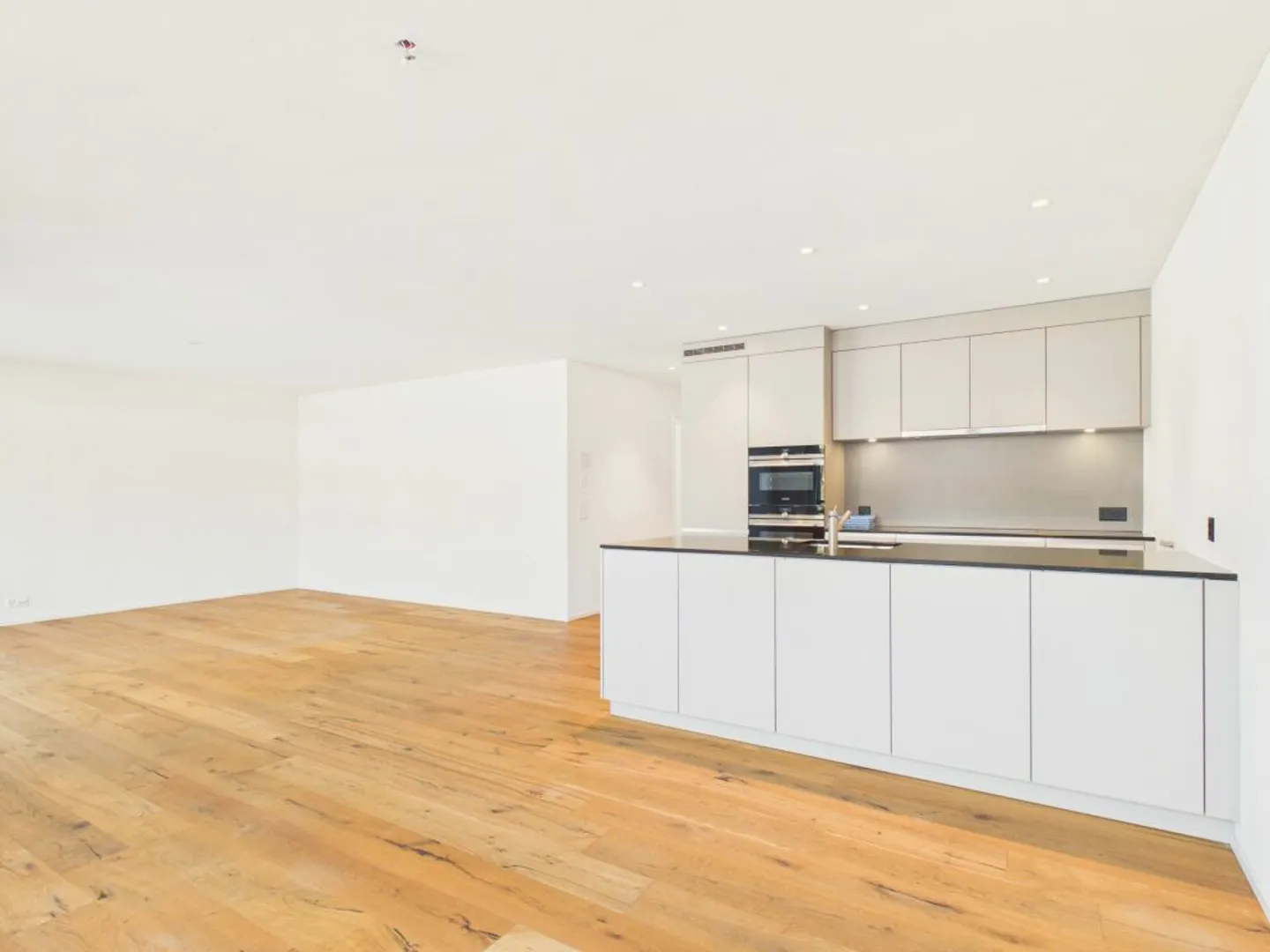 Geräumige 4.5-Zimmer-Wohnung mit Balkon und Garage in Menziken - Photo 1 of 10