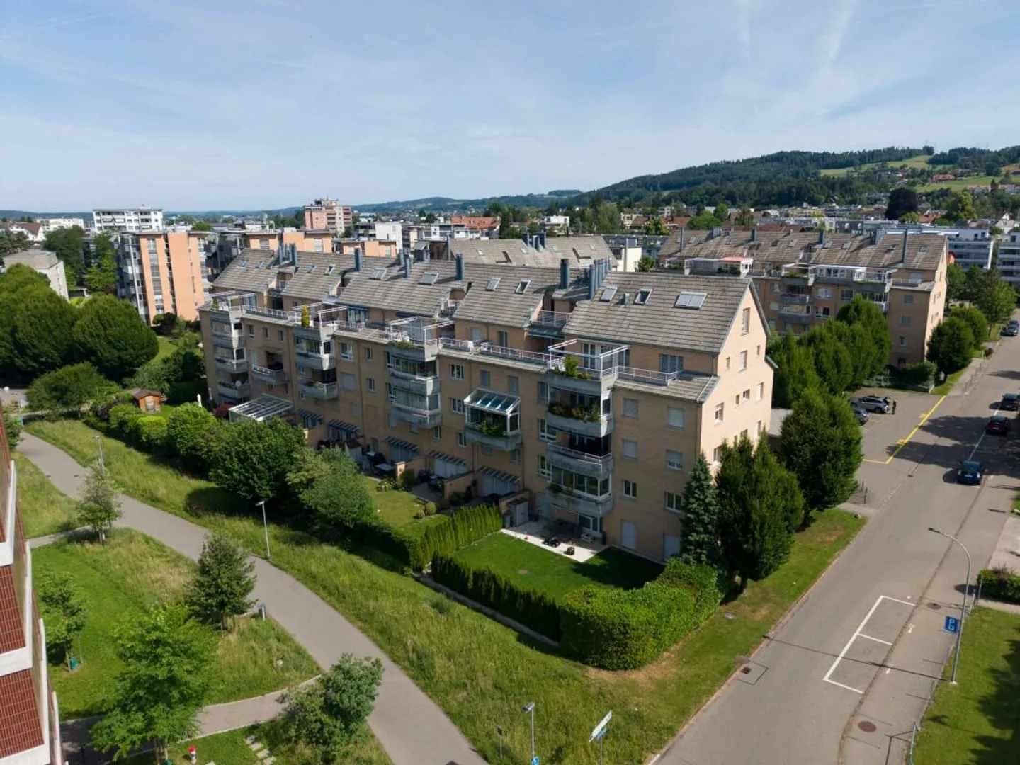 Geräumige Wohnung mit Balkonen - Foto 2 von 13