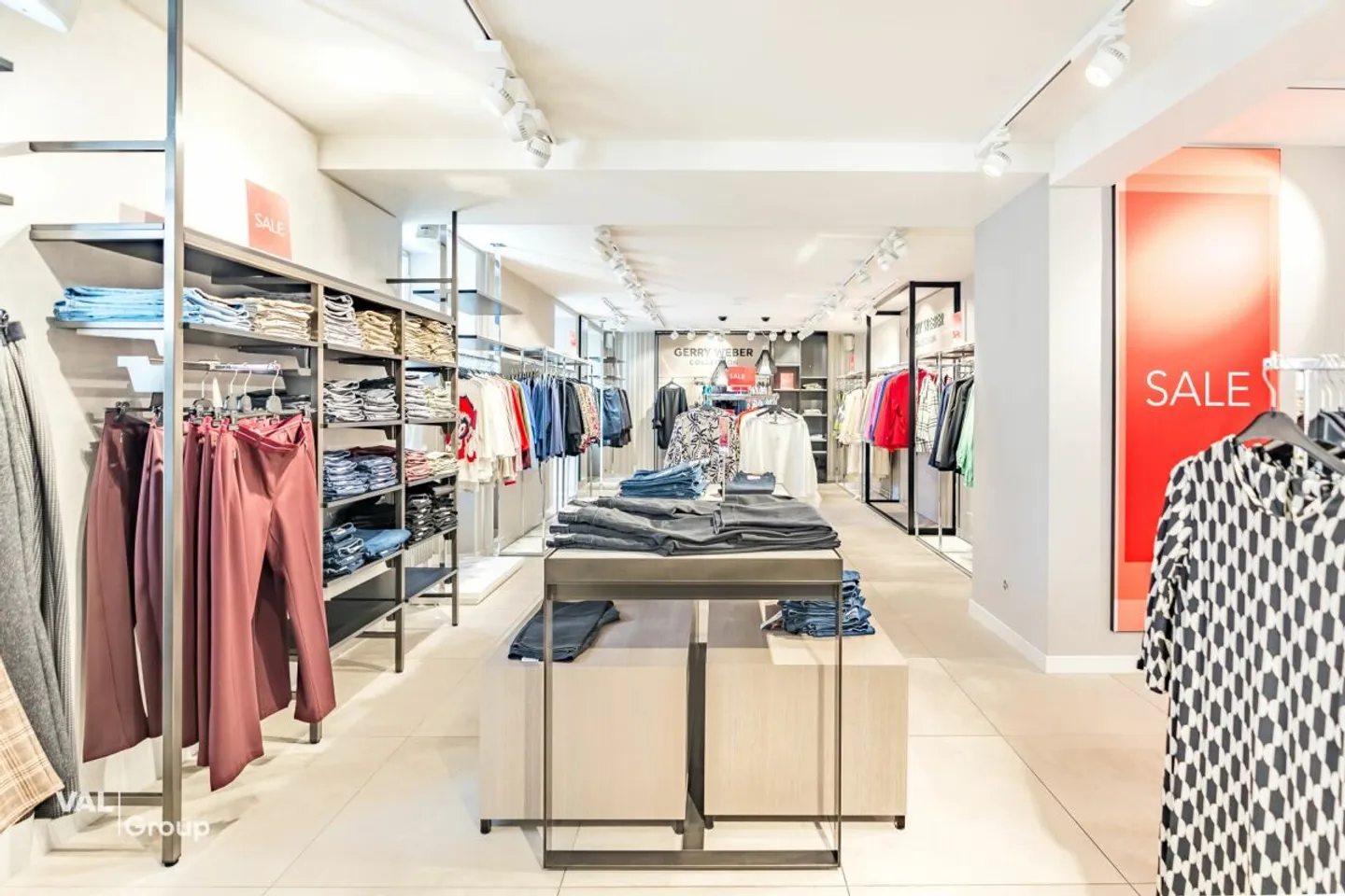 Spazio commerciale unico direttamente nella vivace piazza di Brig - Foto 7 di 13