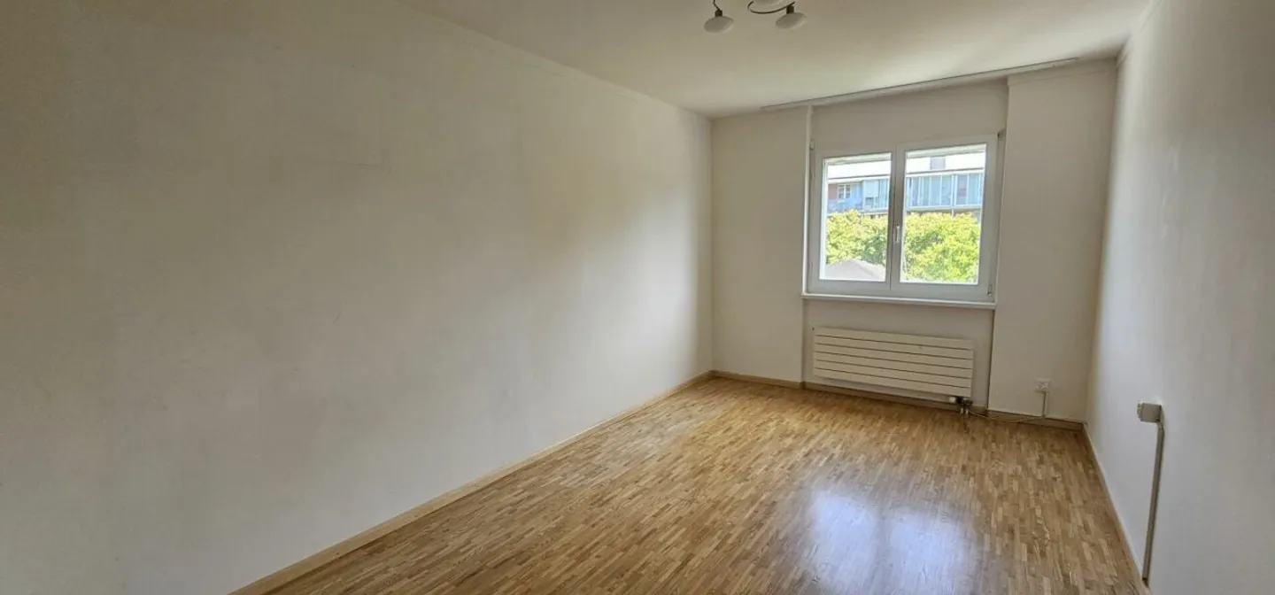 Bright and quiet 4.5 room apartment in a central location including hobby room and underground parking space - Photo 4 of 7