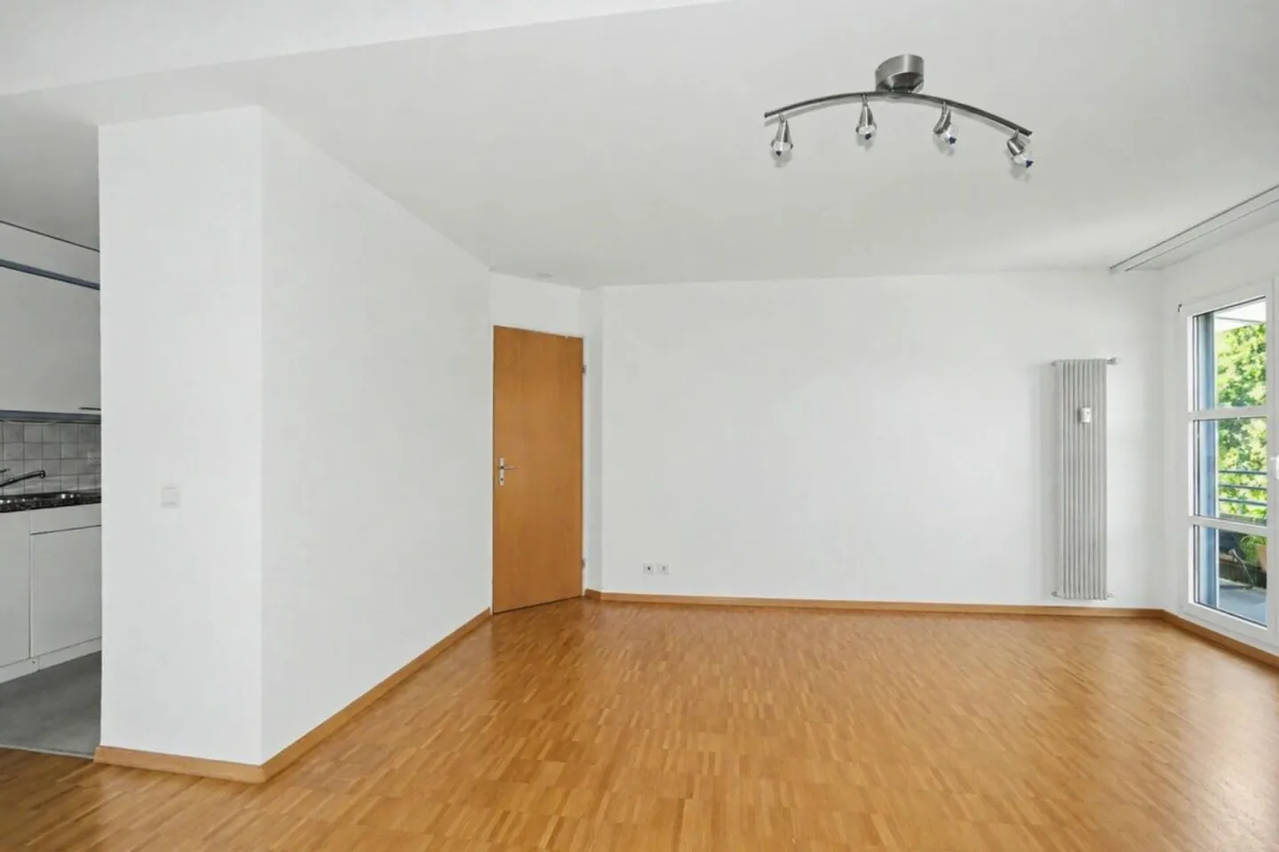 Charming 2.5-room apartment with balcony in a quiet location in Therwil - Photo 2 of 7