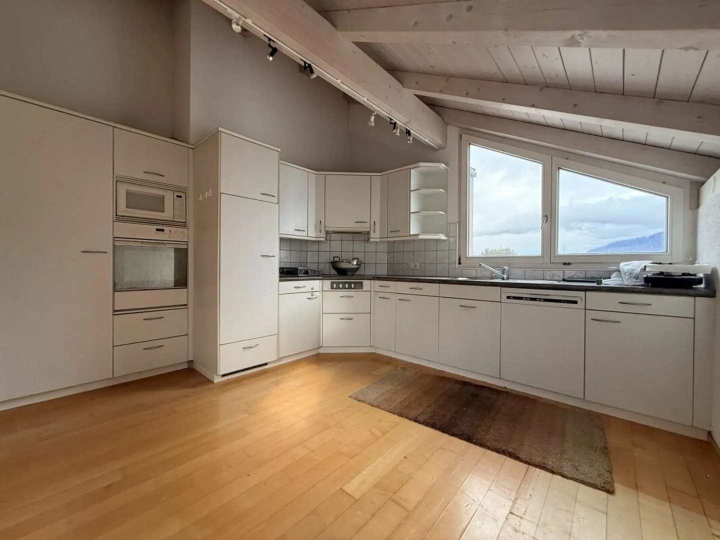 Penthouse spacieux de 3,5 pièces au centre de Buchs-Räfis - Photo 3 sur 9