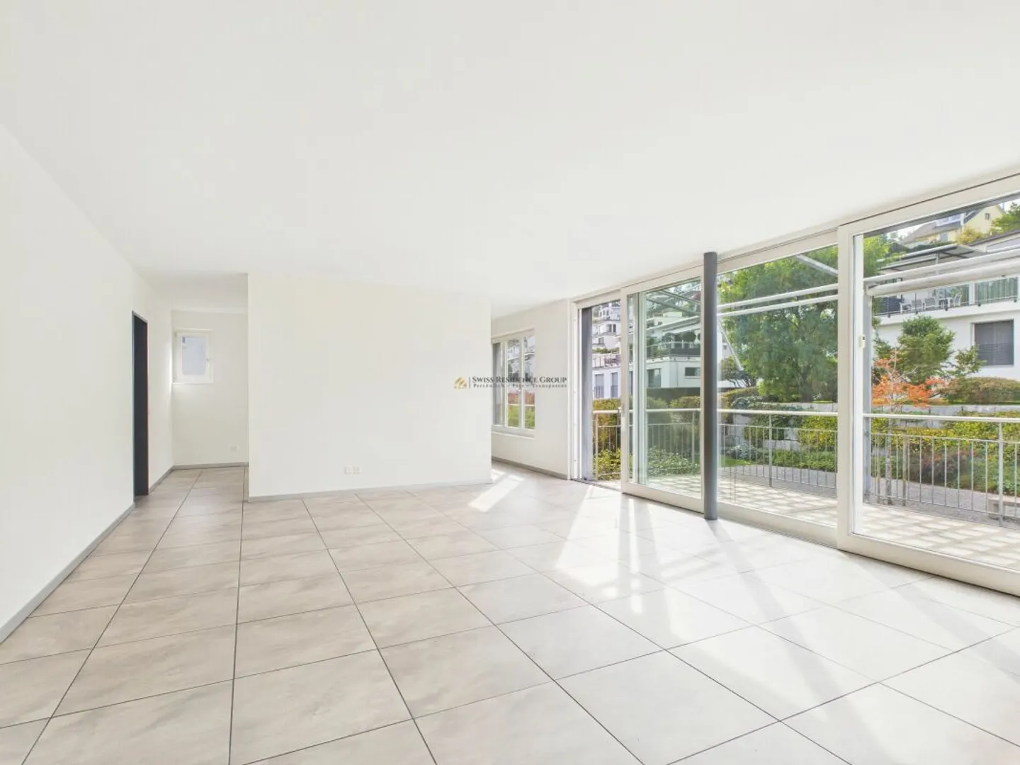 Stunning Apartment with Lake View - Photo 4 of 13