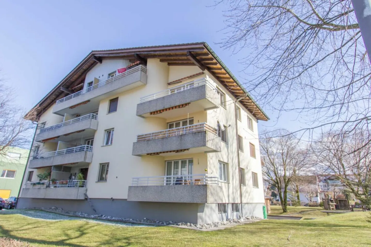 Charmante Dachwohnung mit Aussicht - Foto 1 von 11
