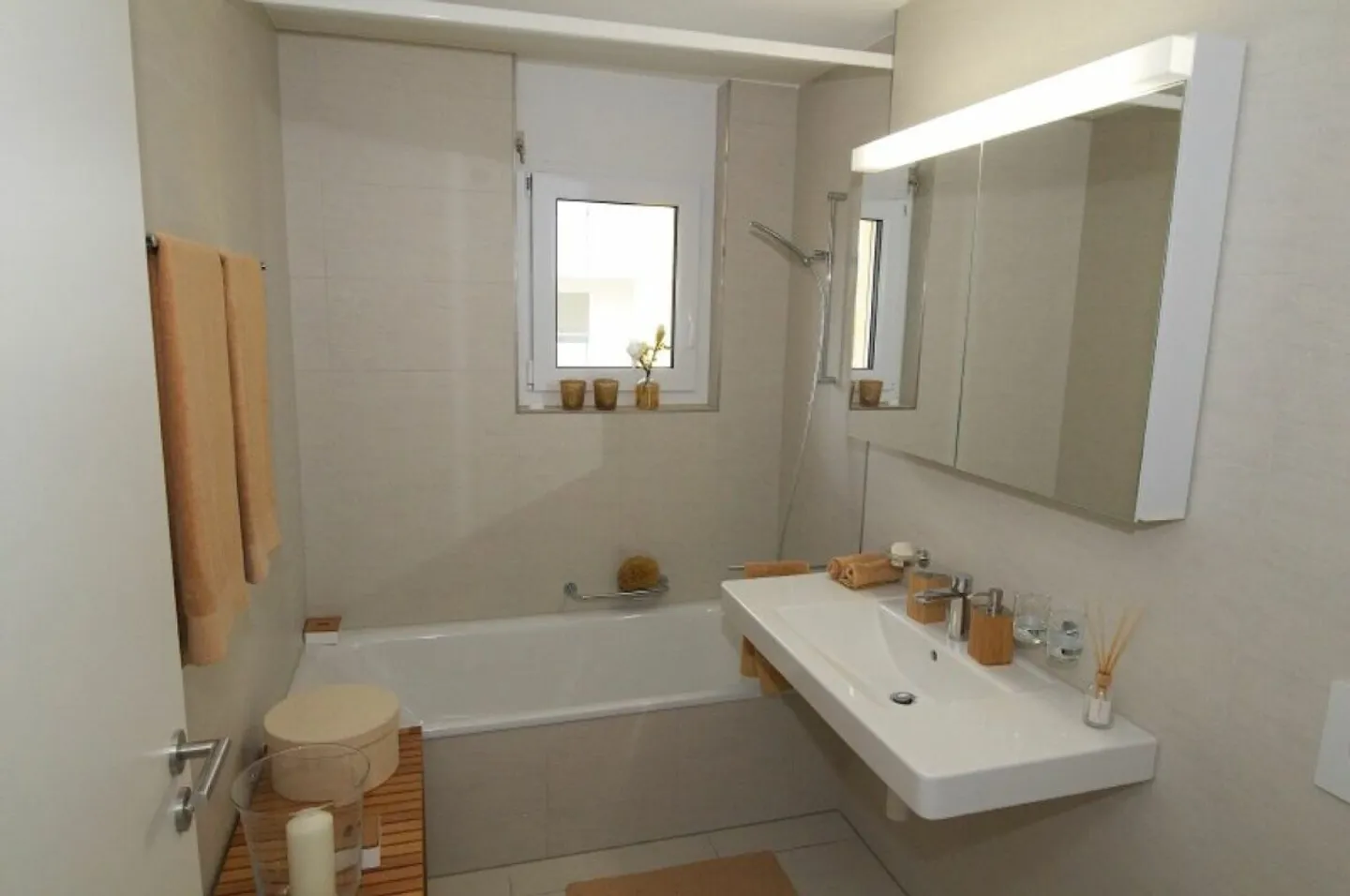 Moderne Wohnung mit grosser Terrasse - Foto 4 von 7