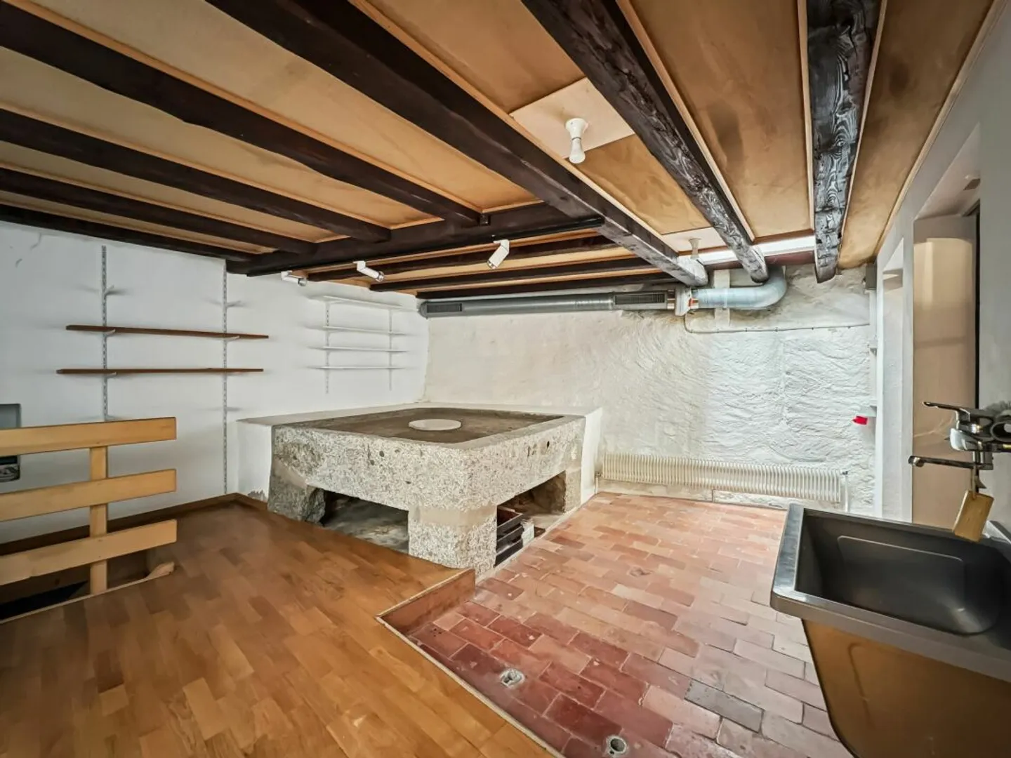 TRIPLEX APARTMENT IN A BEAUTIFUL WINEMAKER HOUSE - Photo 6 of 13